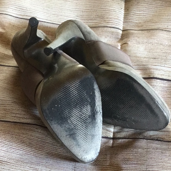 JESSICA SIMPSON GRAY SUEDE HEELS SIZE 7B - Picture 2 of 7